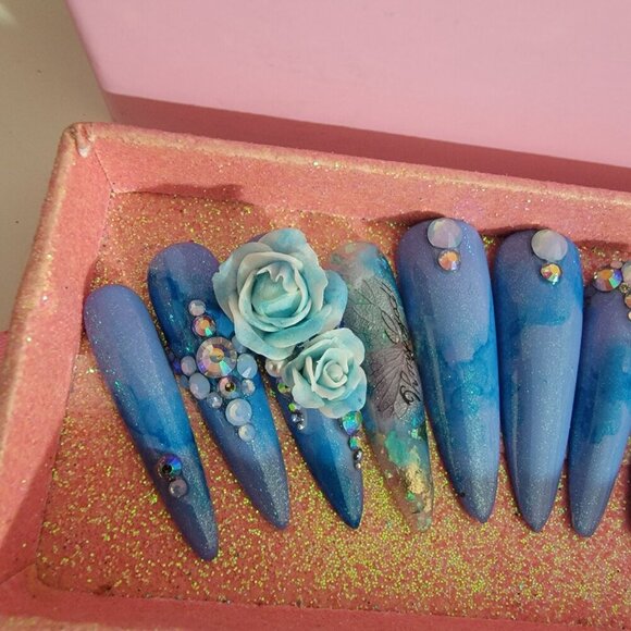 10 pcs Blue Rose Victorian Style Fingernails - Picture 5 of 9